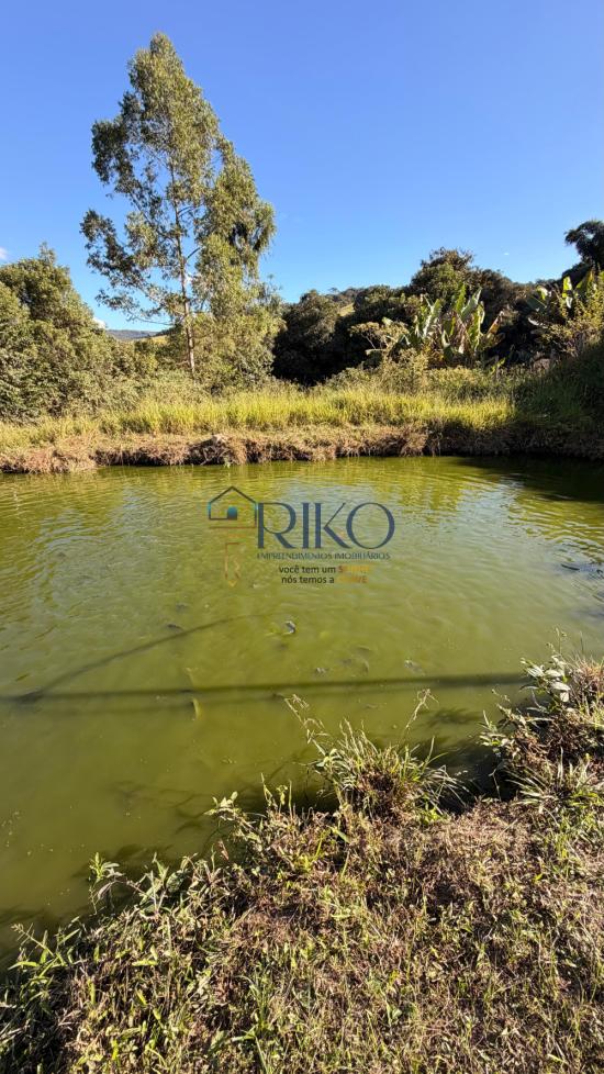 sitio-venda-mobiliado-2-hectares-casa-4-quartos-+-2-chales-capitolio-mg-a-500-metros-da-cachoeira-do-lobo-1113574