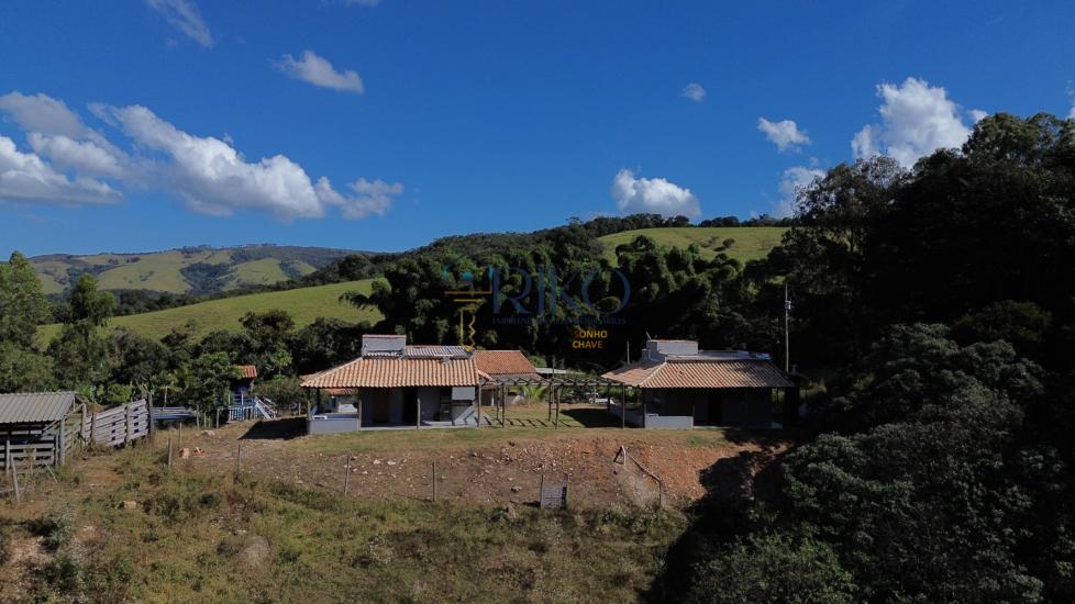 sitio-venda-mobiliado-2-hectares-casa-4-quartos-+-2-chales-capitolio-mg-a-500-metros-da-cachoeira-do-lobo-1113563